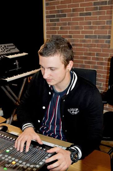 Pratique de la console de mixage au studio UGOP